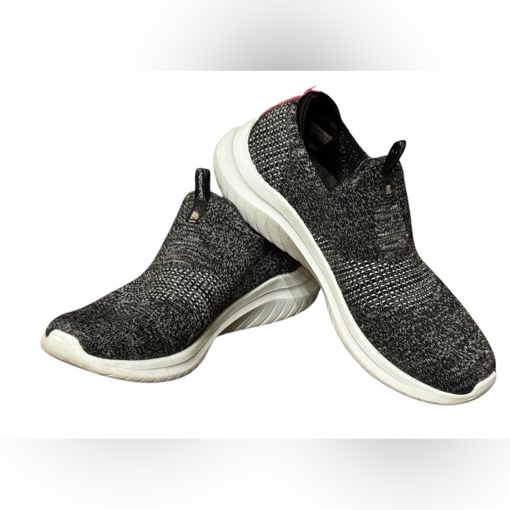 Skechers Women’s size 7 slip on walking shoes athleisure fitness travel comfy